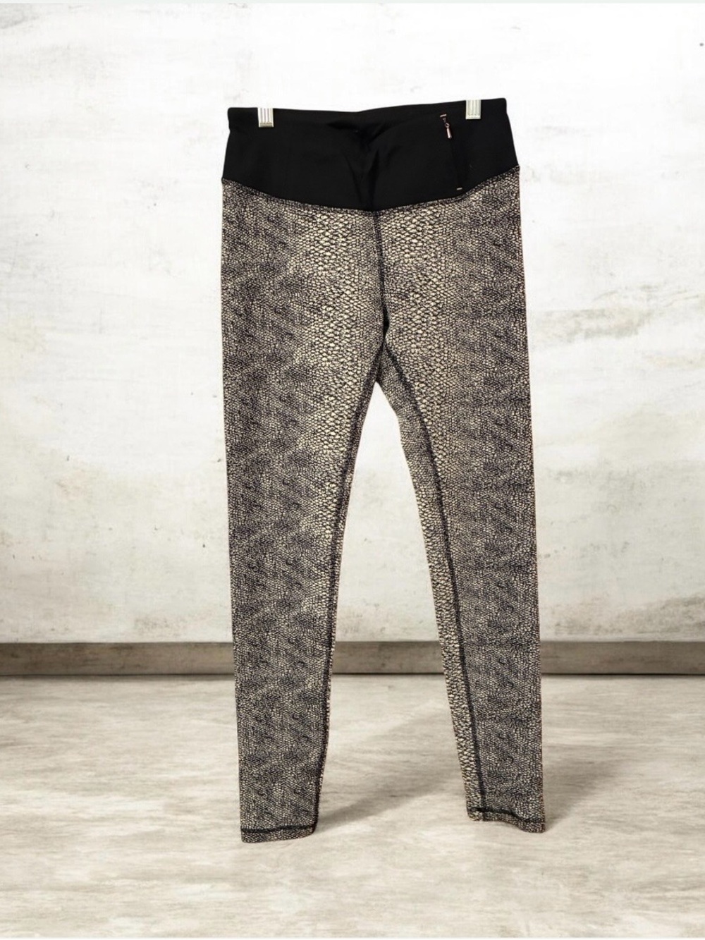 CALIA by Carrie Underwood Black Waist Heathered Gray Leggings